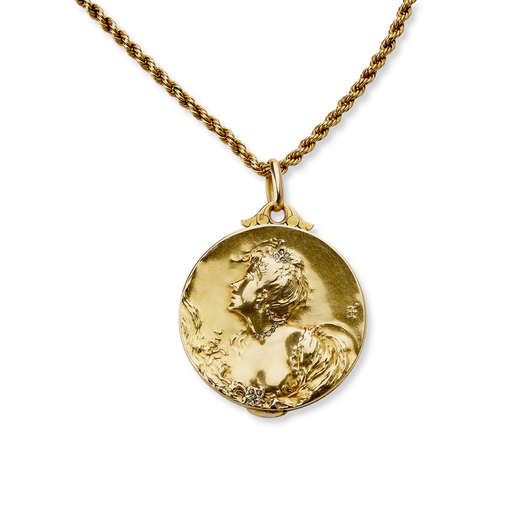 Macklowe Gallery Comte d'Epinay de Briort Art Nouveau Medal Habillé Pendant Locket